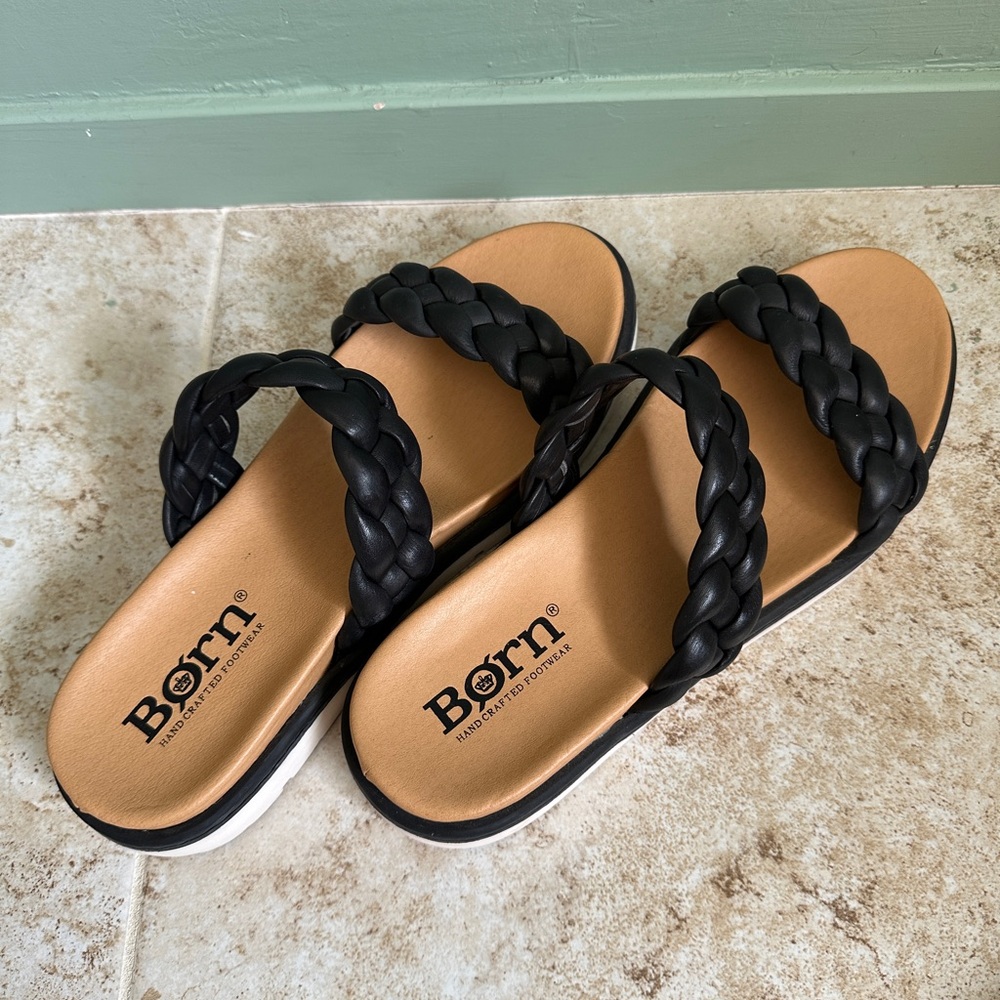Born Women’s Freesia Sandals size 9